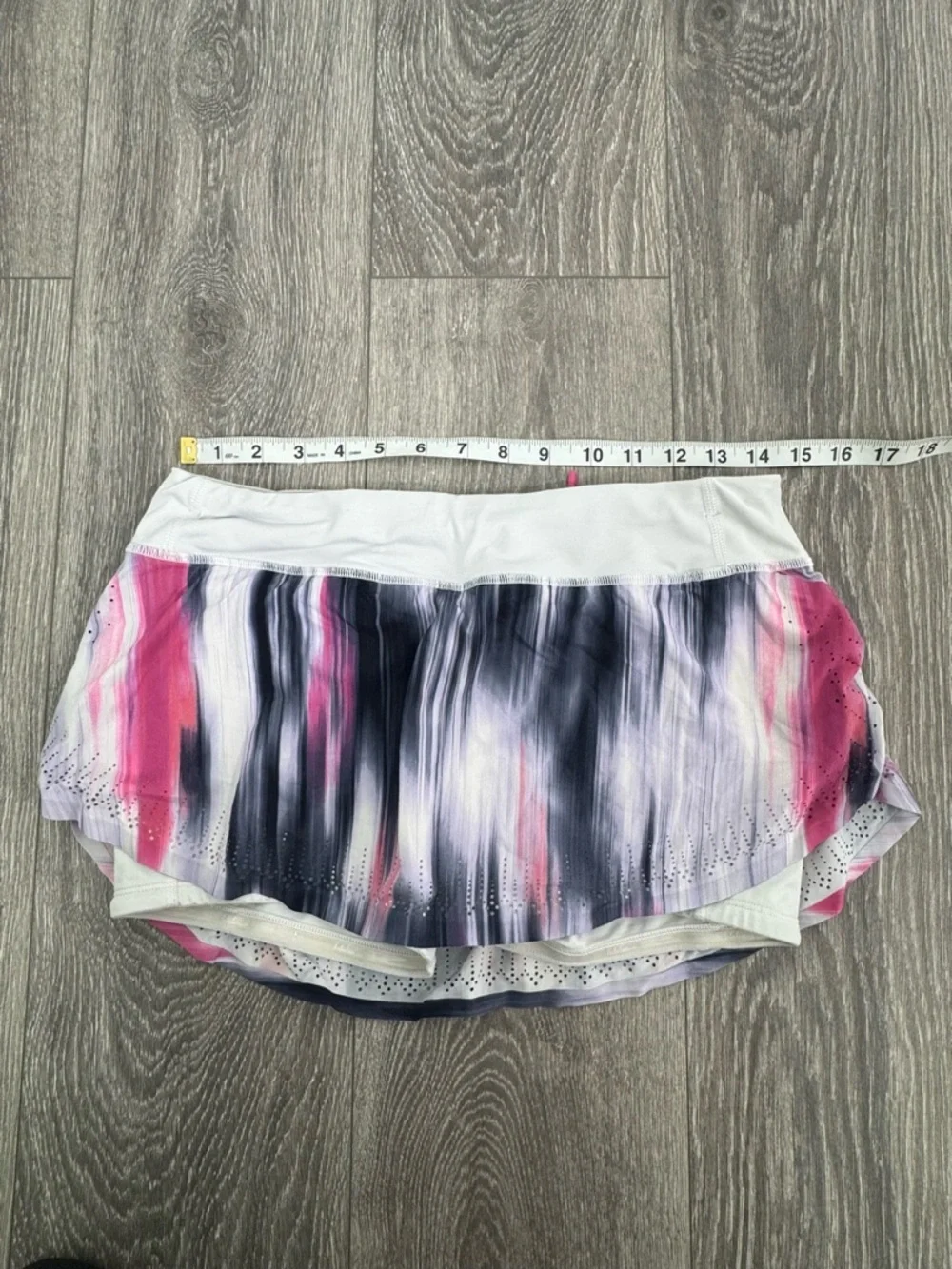 Lululemon Colorful Tennis Golf Skort Size 6 EUC Athletic Running Skirt
